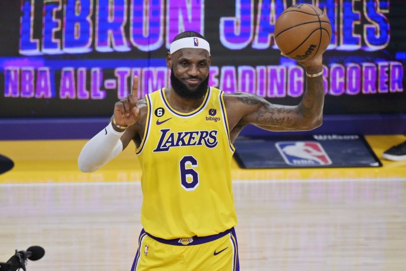 lebron-james’-injury-may-cause-him-to-miss-more-than-a-week,-according-to-the-lakers