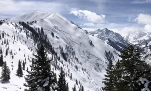 colorado-weekend-avalanches-leave-at-least-2-people-dead