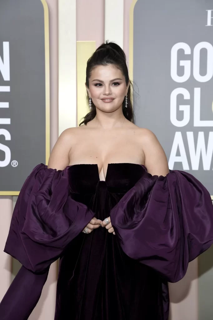selena-gomez-expresses-gratitude-to-her-fans-for-assisting-her-in-achieving-400-million-instagram-followers